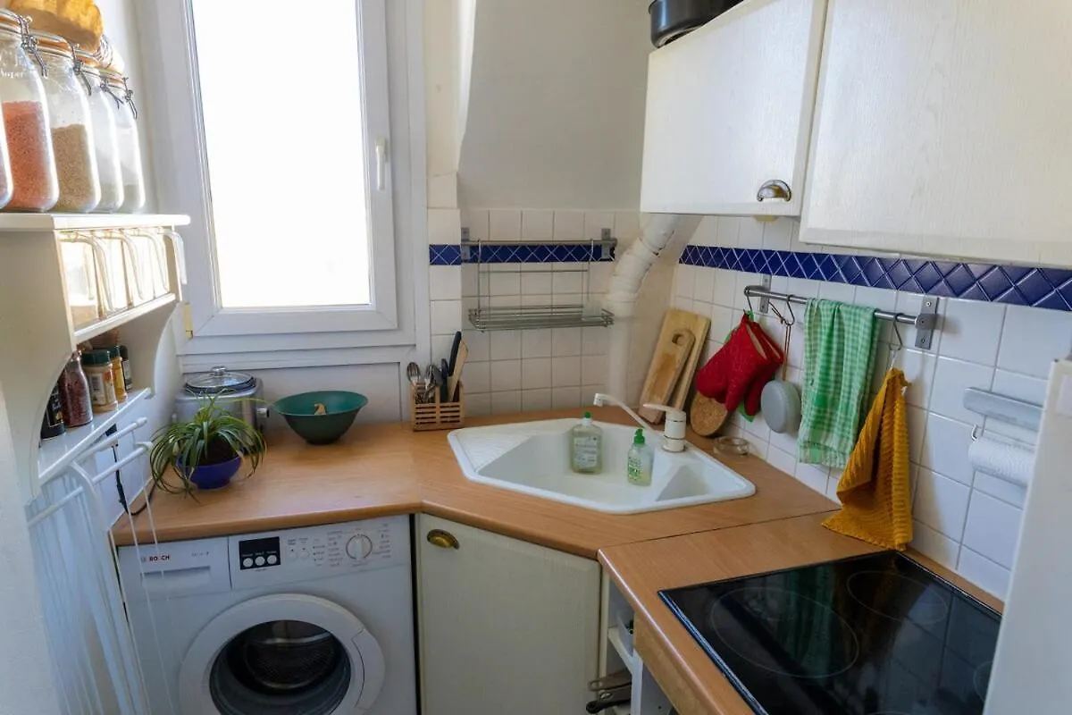 Two Rooms With View Near Canal Paris 0*,  França