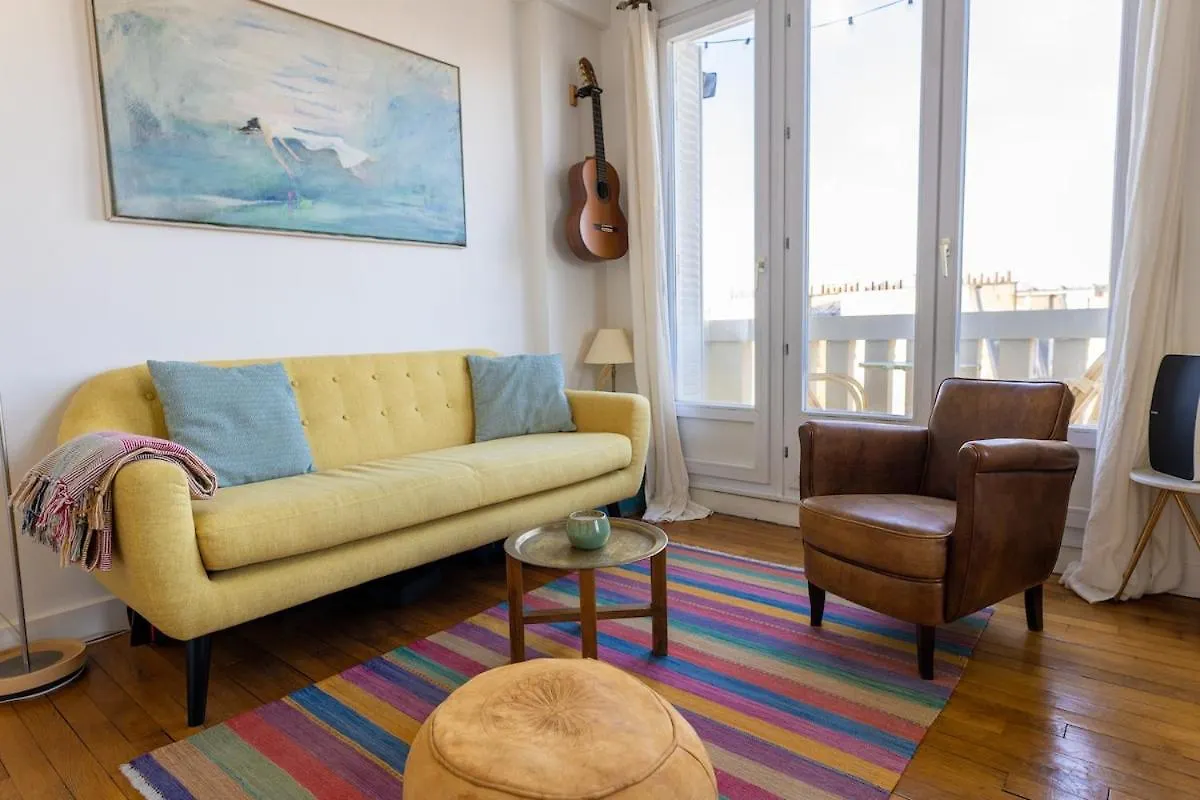 Two Rooms With View Near Canal Paris