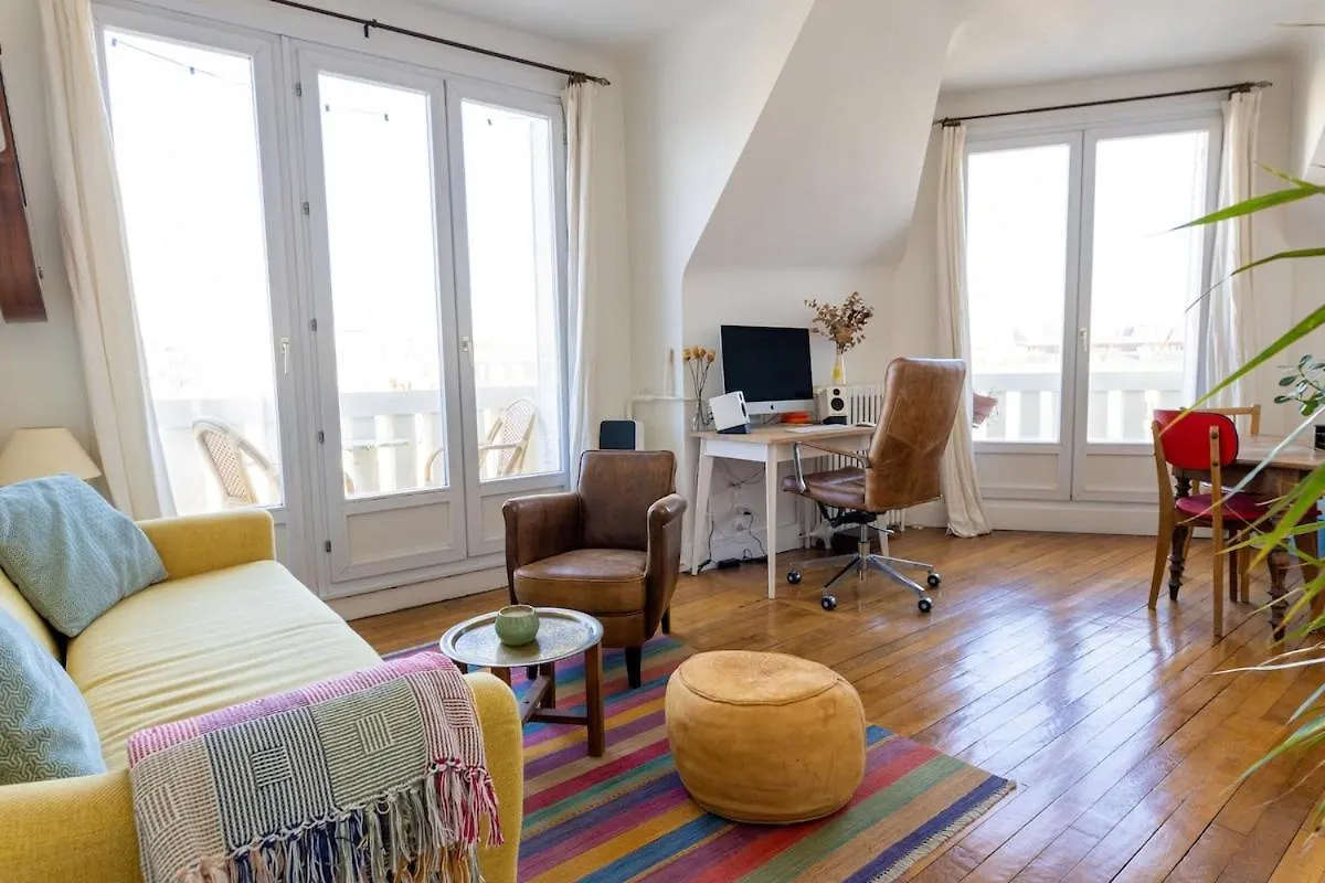 Two Rooms With View Near Canal Paris