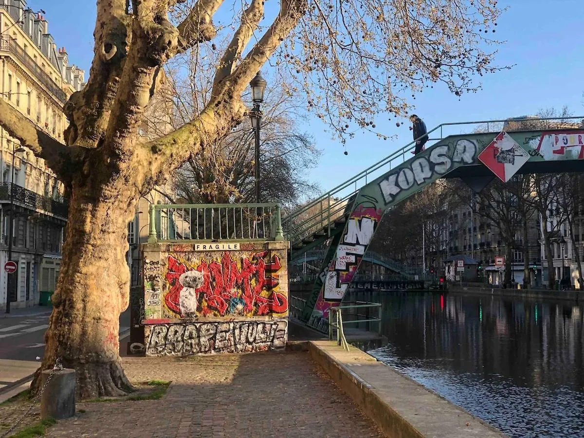 Two Rooms With View Near Canal Paris 0*,  França