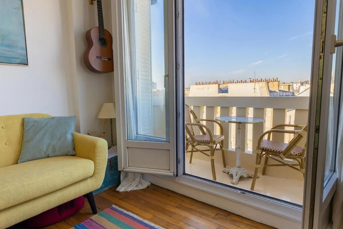 Apartment Two Rooms With View Near Canal Paris