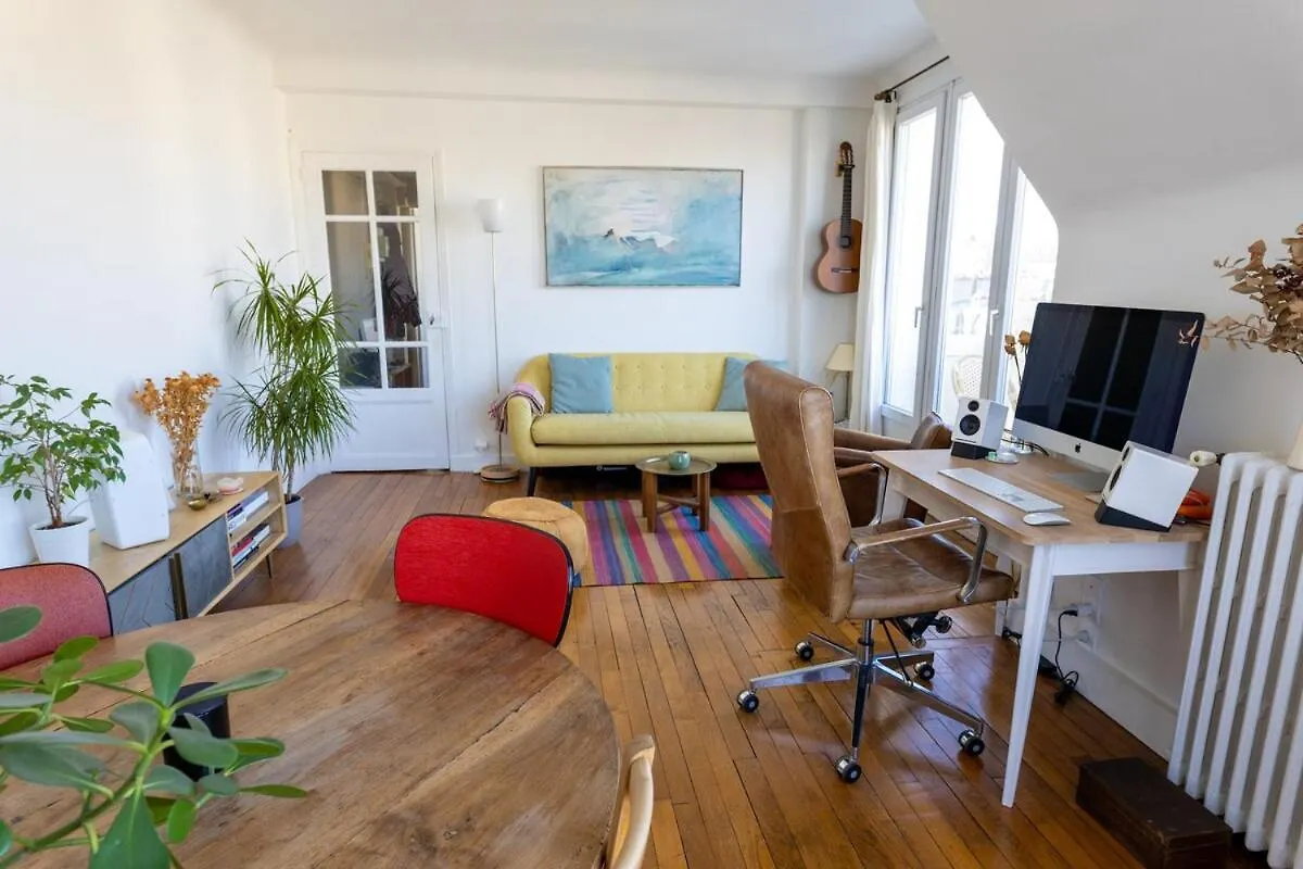 Apartment Two Rooms With View Near Canal Paris