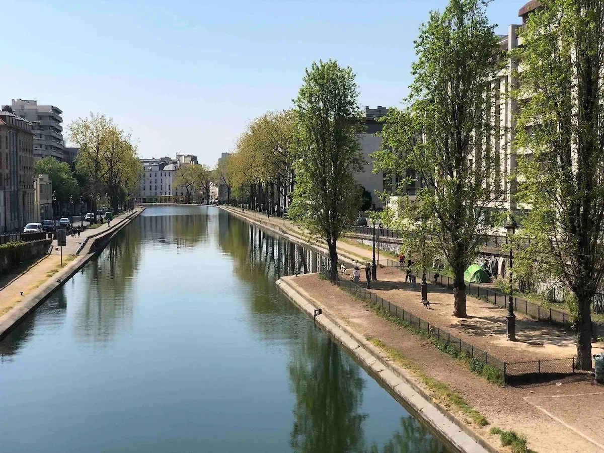 Two Rooms With View Near Canal Paris Frankrig