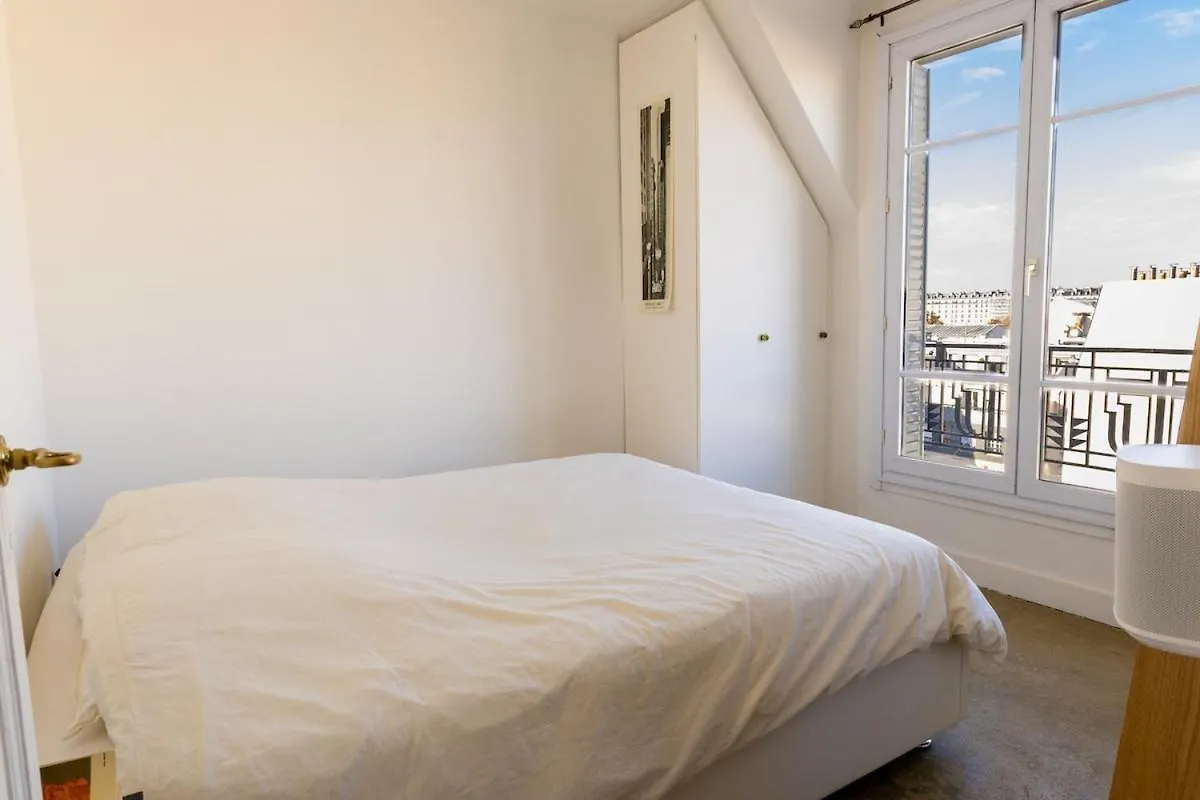 Two Rooms With View Near Canal Paris